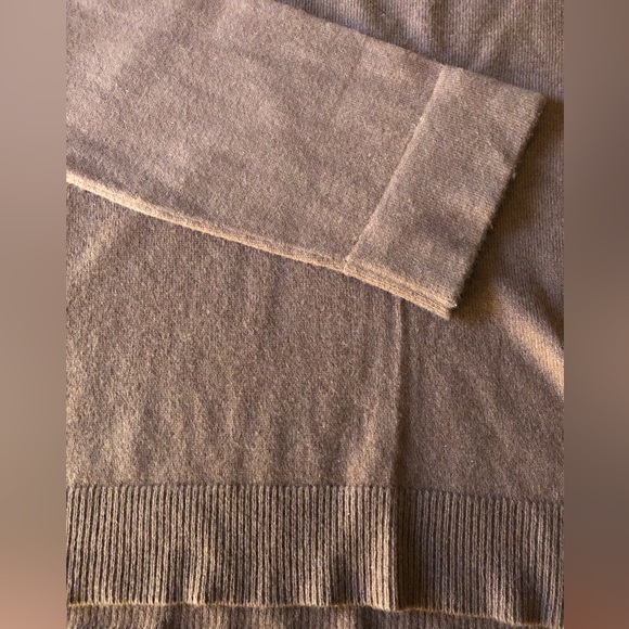 Theory v-neck cashmere sweater - Picture 4 of 4